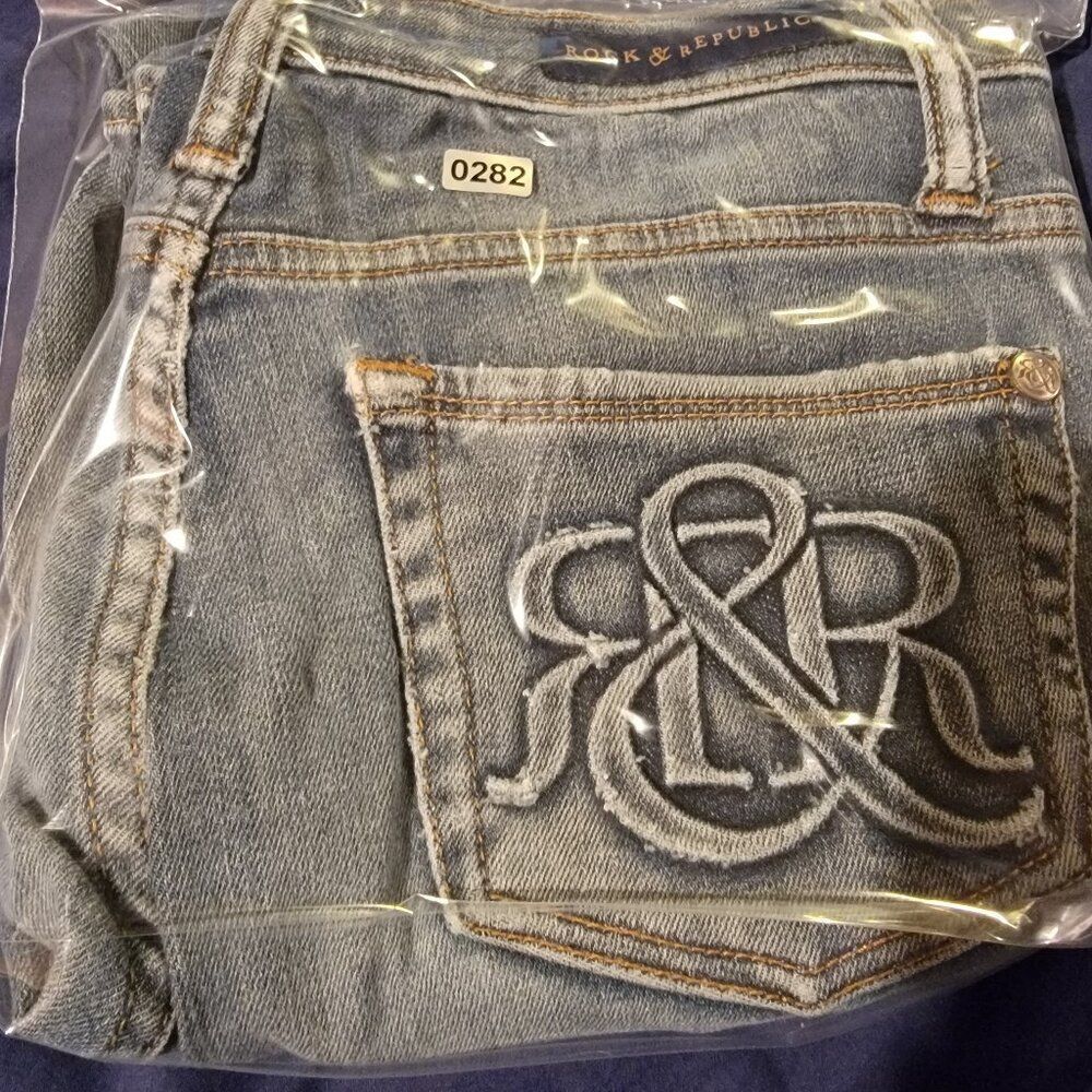 Rock & Republic 'Kasandra' bootcut jeans - Picture 9 of 9